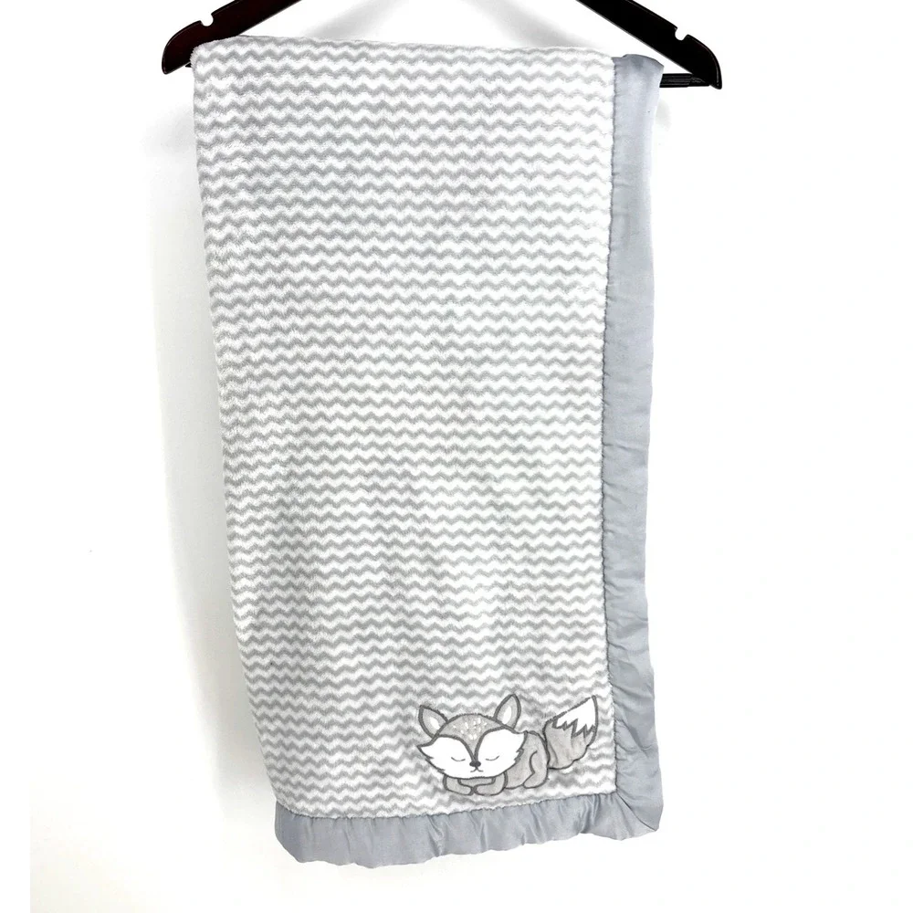 Wendy Bellissimo Sleeping Fox Baby Blanket Gray White Chevron Satin Trim‎ 39x29